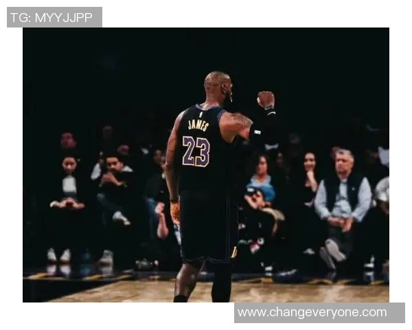 足球巨星詹姆斯的辉煌生涯与个人魅力全解析